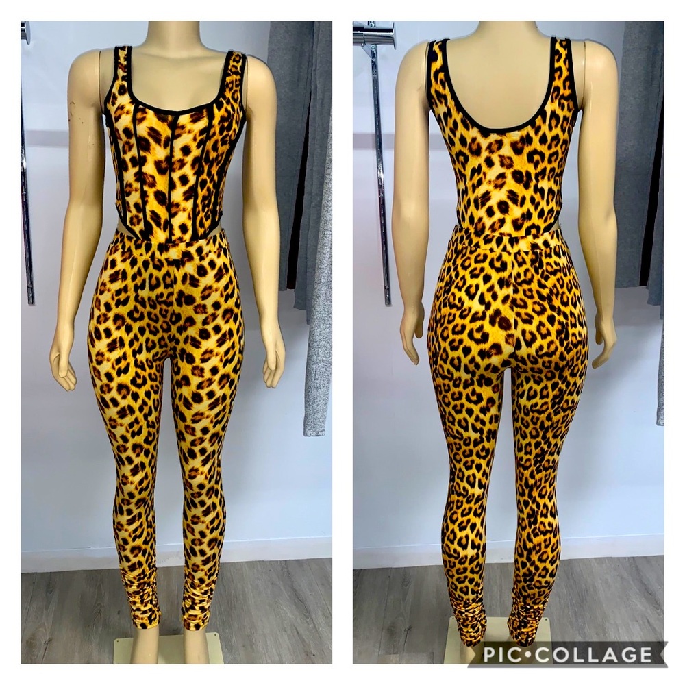 Two piece cheetah print legging set